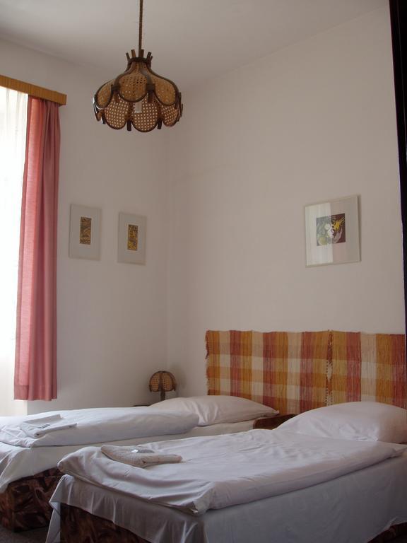 Hotel Filippi Ждирец-над-Доубравоу Экстерьер фото